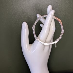 Vintage Sterling Silver Stamped (925 FAS) 2.5-inch Hinged Etched Design Bangle